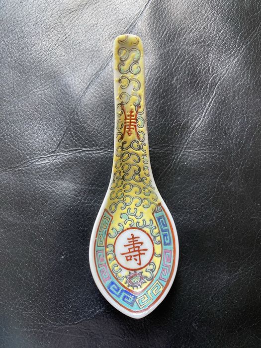 Colheres orientais decorativas em porcelana