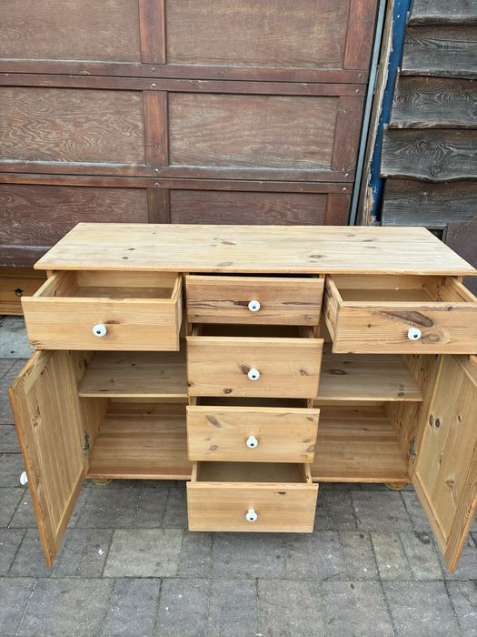 Sosnowa komoda - lite drewno - stabilna i solidna