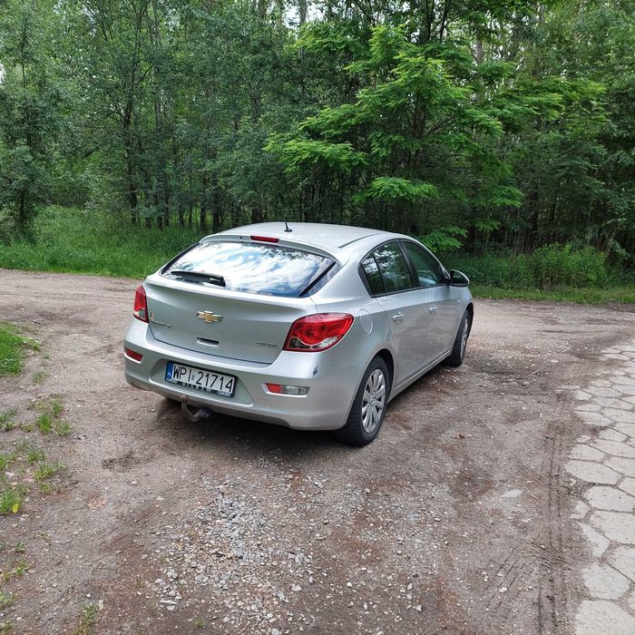 Chevrolet Cruze Hatchback    1.8 + gaz