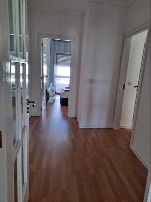 Quarto suite mobilado com varanda