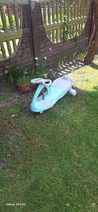 Sprzedam jeździk Twistcar