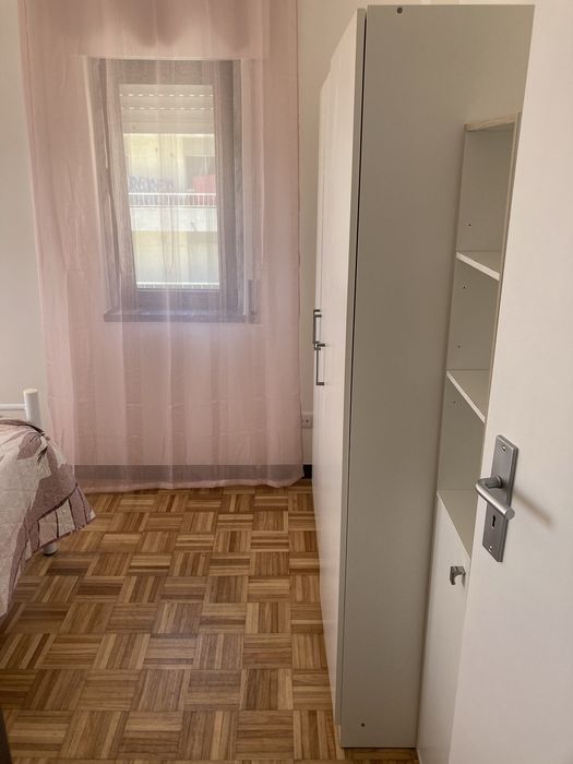 Aluga se quartos a estudates