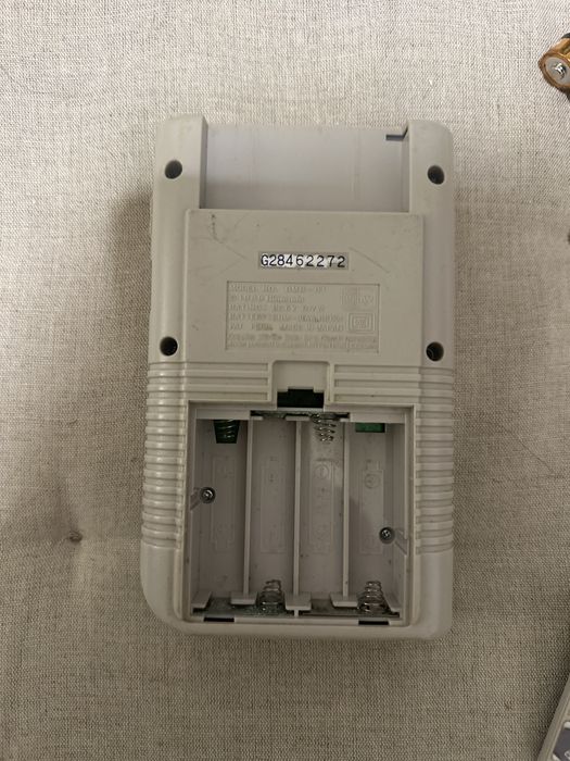 Nintendo Game Boy original e computador de xadrez Saitek Kasparov
