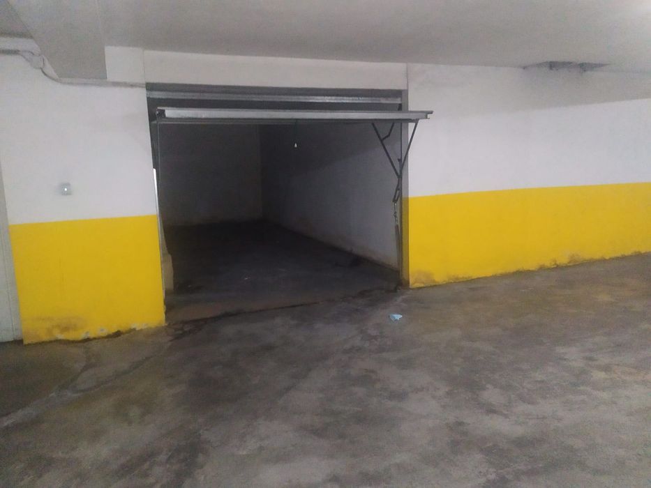 Garagem junto à Makro em Braga