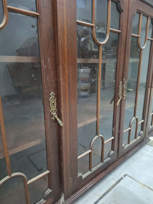 Móvel com Portas em vidro