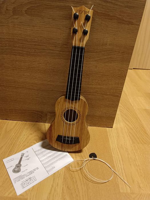 35 cm. Zabawka "Gitara" dla chłopców i dziewczynek
