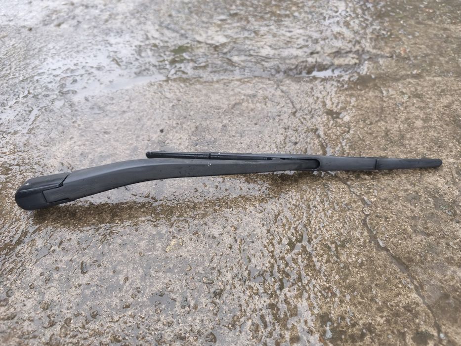 Продам задний дворник на nissan x-trail t31