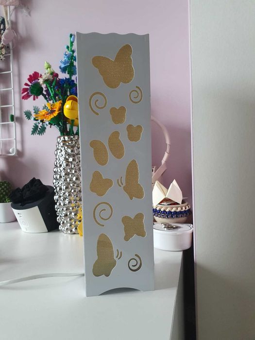 Lampa nocna z motylami