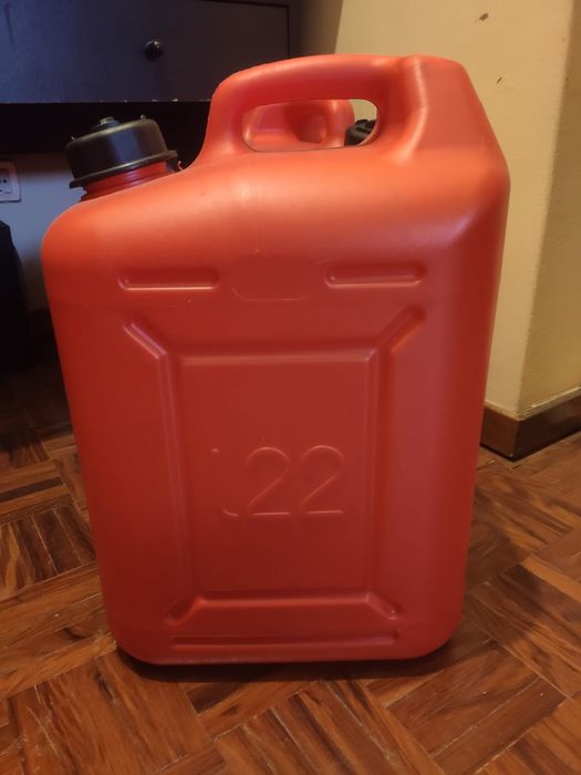 Depósitos jerricans combustivel 2 disponíveis
