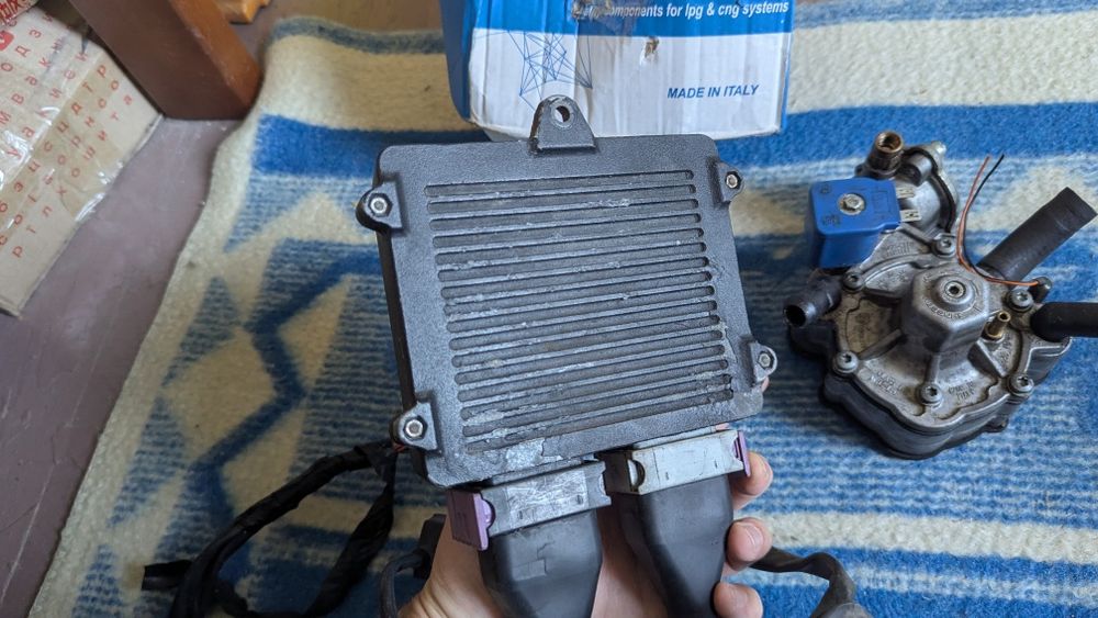 Комплект гбо 4 на 6 цилиндров ГБО 6 цилиндров снято с VW T4