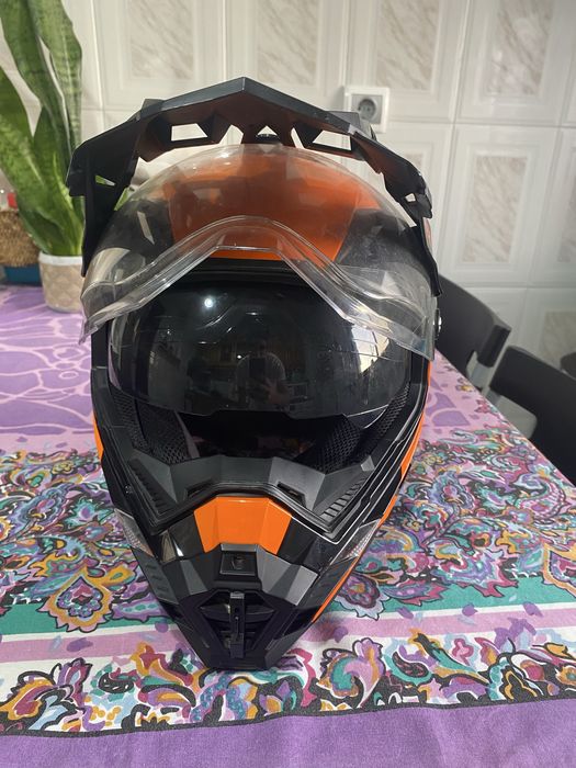 Capacete oneal laranja e preto