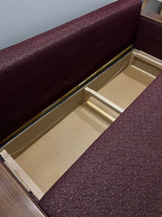 Диван, тканинний з деревяними підставками