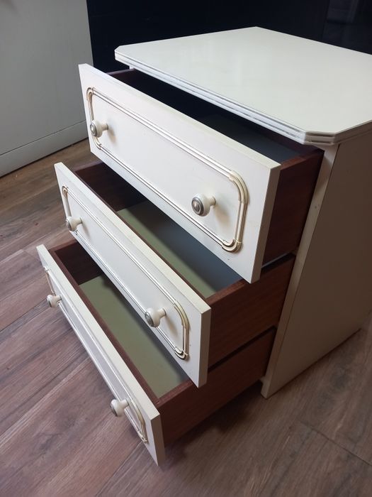 Mesa cabeceira c/ 3 gavetas