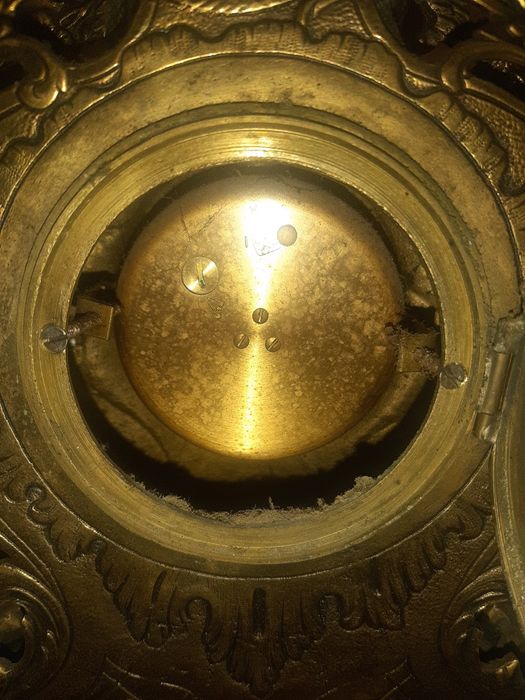 Relógio antigo de corda