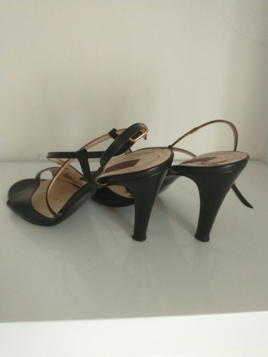 Czarne skórzane sandały na obcasie.Rozmiar 38.