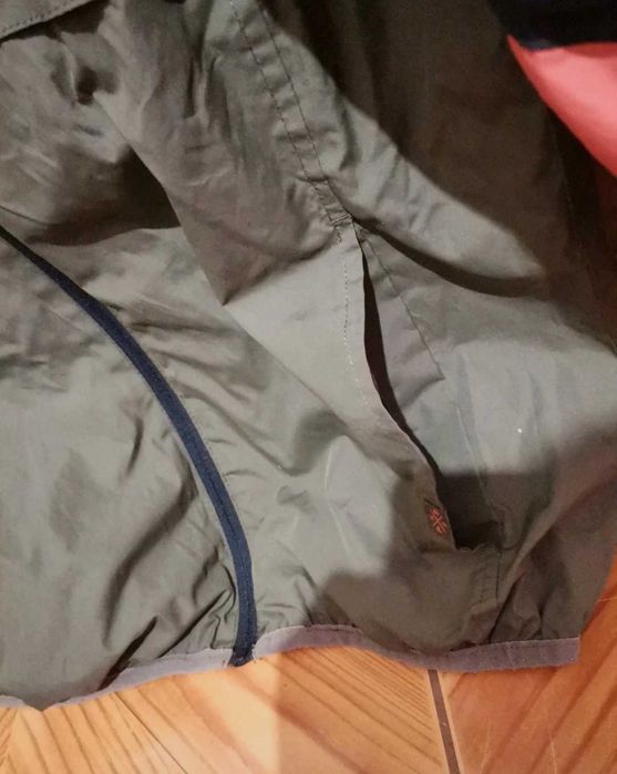 Casaco impermeável verde