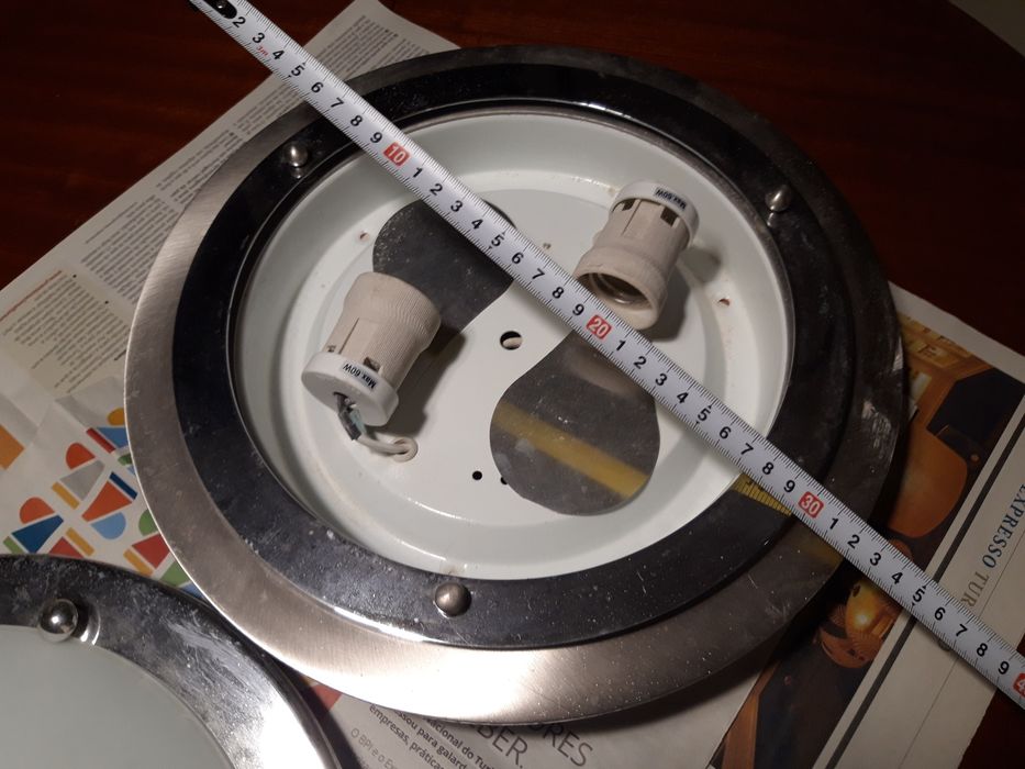 2 Focos/Candeeiros de fixar na parede