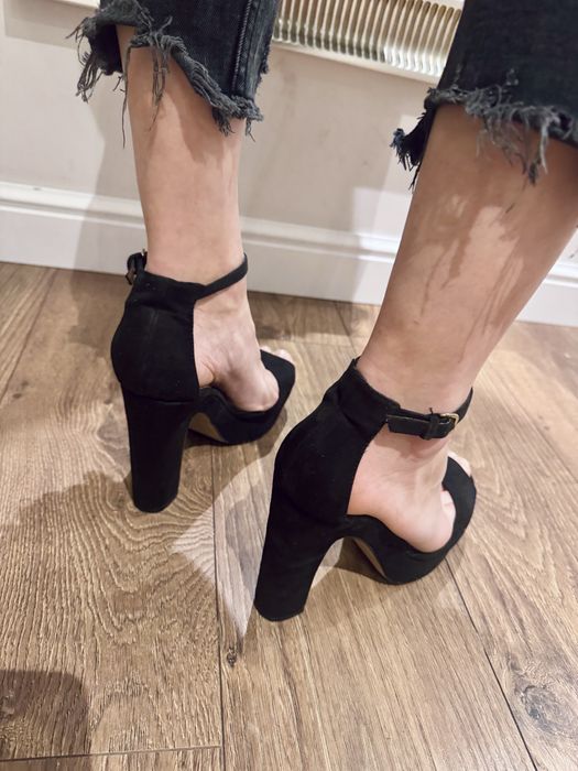 Sandały na koturnie, r. 40