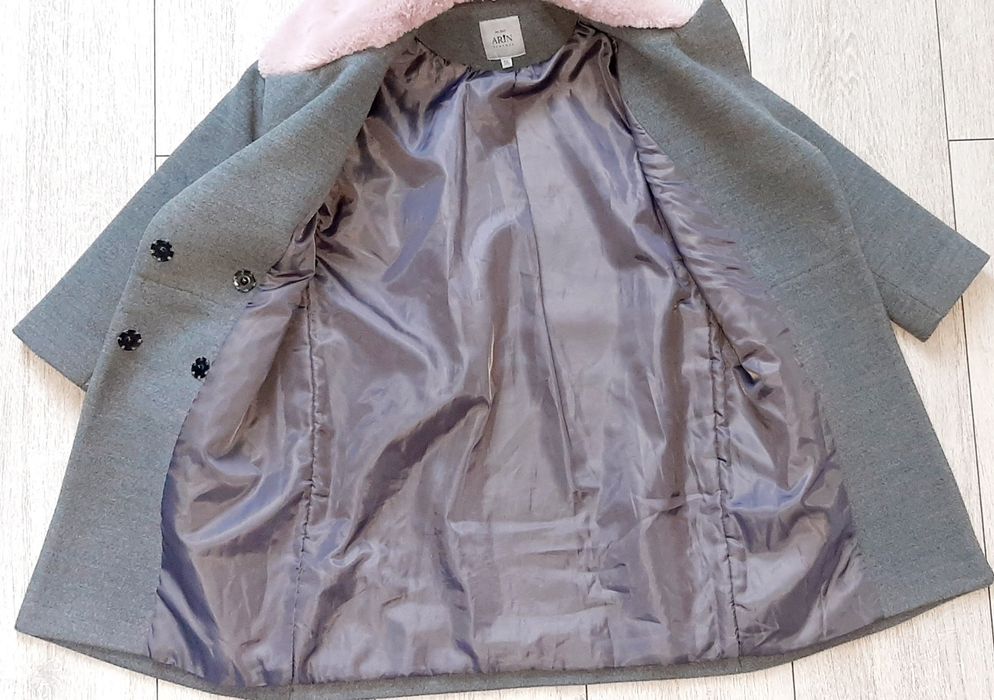 Фірмове пальто від Arin Apparel