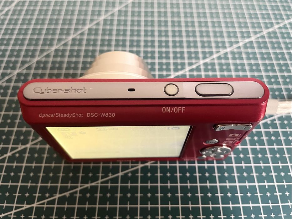 Sony CyberShot W830 Pink Red 20.1MP Zeiss