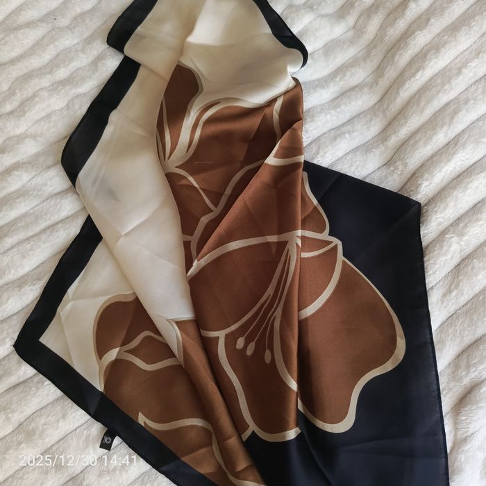 Nowa apaszka jak jedwab czarno-brąz czekoladowy i krem 70 cm