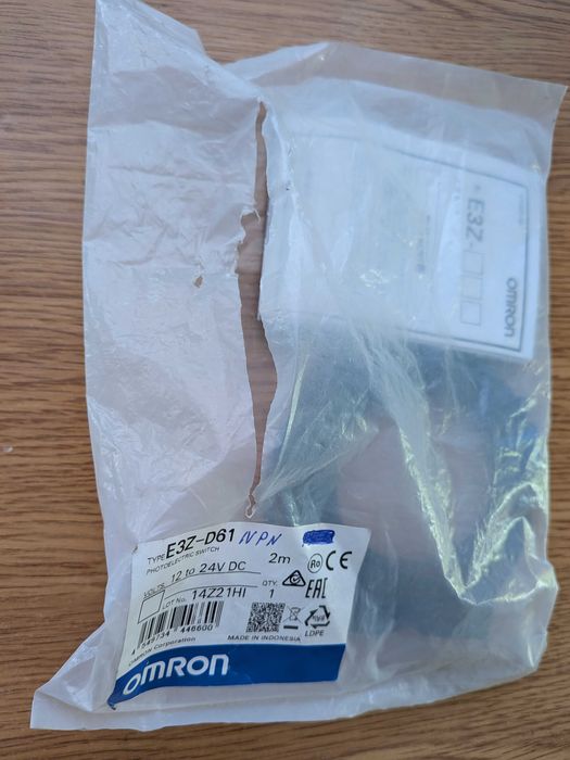 Omron E3Z-D61 Sensor