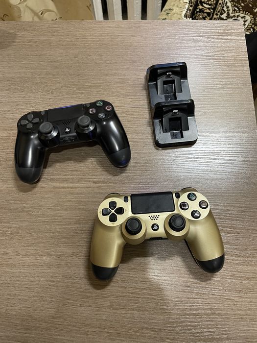 Playstation 4 Pro. З двома джойстиками