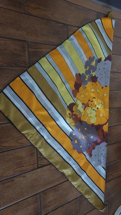 Jedwabna apaszka w jesiennych kolorach