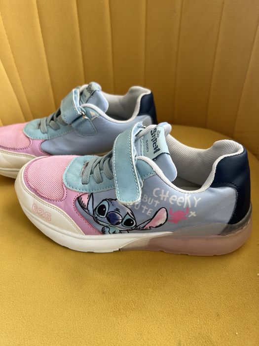 Tenis Stitch Disney com luzes. 33