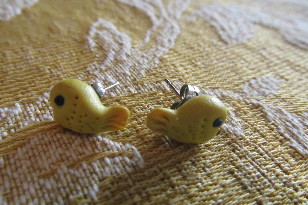 2 Pares de brincos em peixinhos