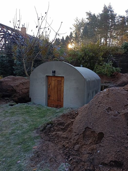 schron betonowy , piwniczka betonowa , ziemianka , piwnica , sauna ogrodowa
