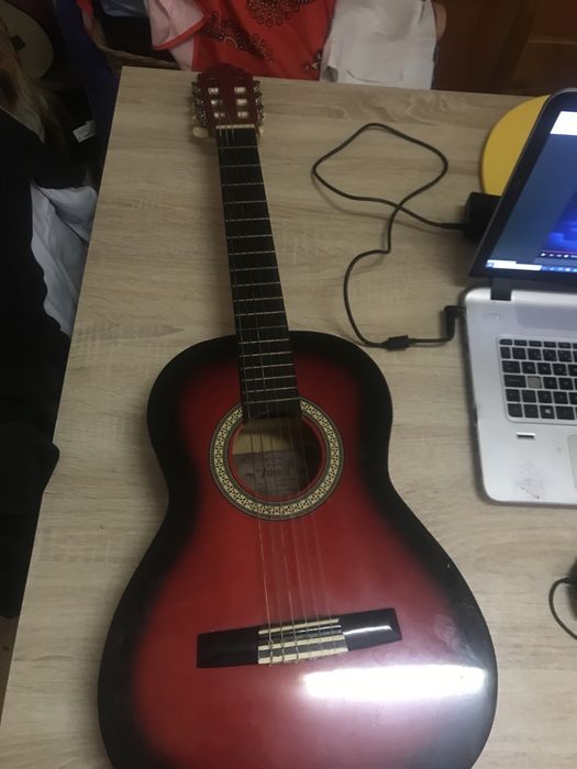 Guitarra valencia usada