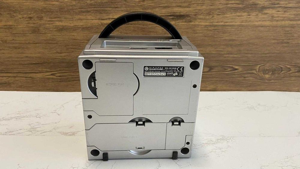 Consola Nintendo GameCube + 3 comandos + acessórios