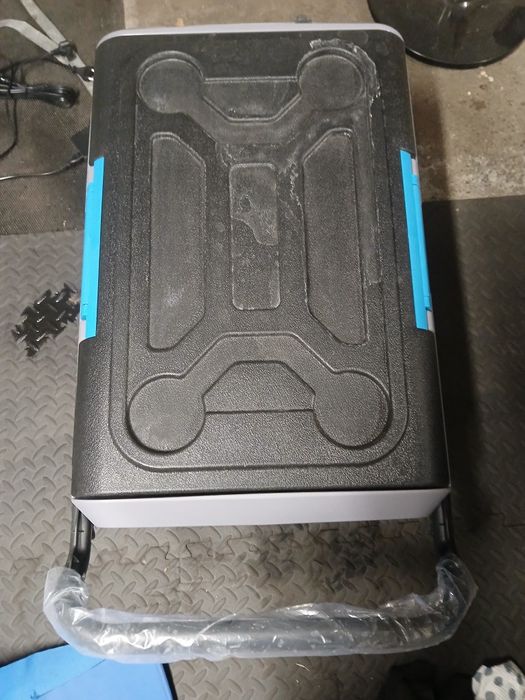 Lodówka turystyczna samochodowa