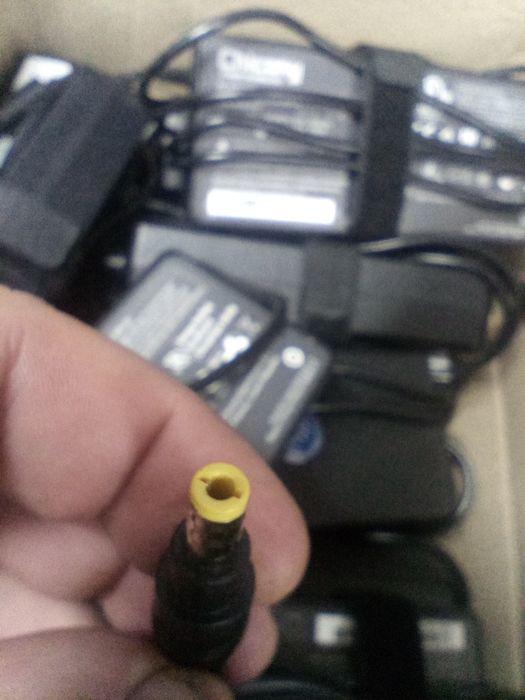 Електрошрот Chicony 20v 6.75a 135w 5.5/2.5 оригінал зарядний пристрій