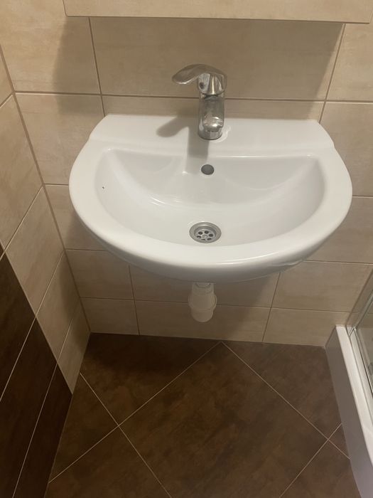 Sprzedam umywalkę z baterią