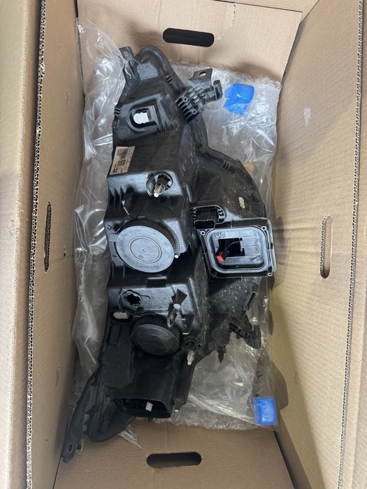 Farol direito e esquerdo Renault Megane IV