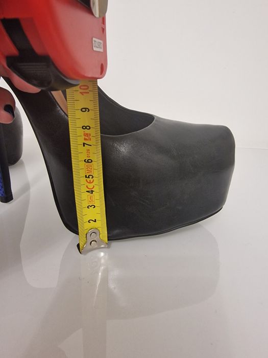 Sprzedam szpilki KAZAR czarno chabrowe