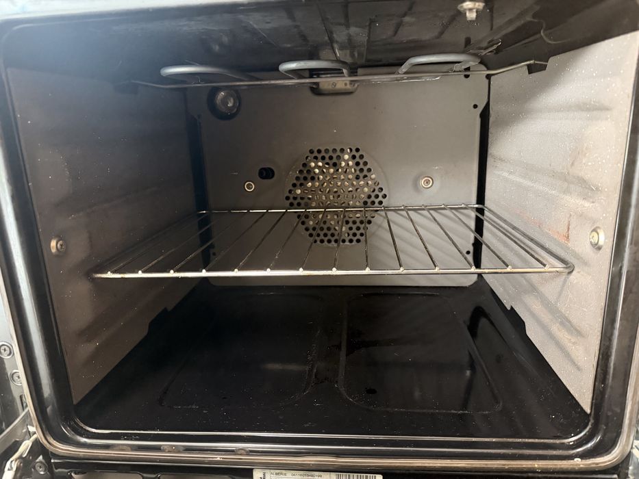 Forno da marca Teka usado durante 2 anos mas em perfeitas condiçôes. Como novo, um  exelente negocio.