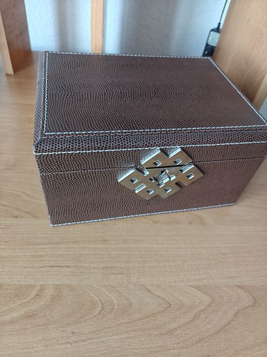 Продам шкатулку для украшений.