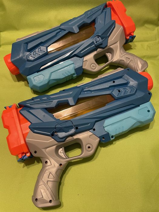 Pistolet na wodę. Wodny pistolet. Karabin. Zabawka.