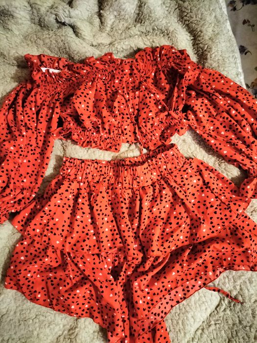 Красный костюм новый S