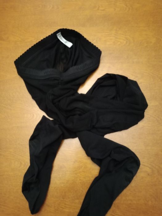 Używane czarne rajstopy modelujące.