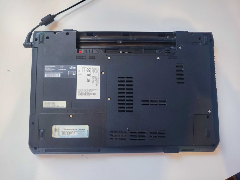 Laptop Fujitsu A532 i3 8 GB RAM 120 GB SSD Win 11