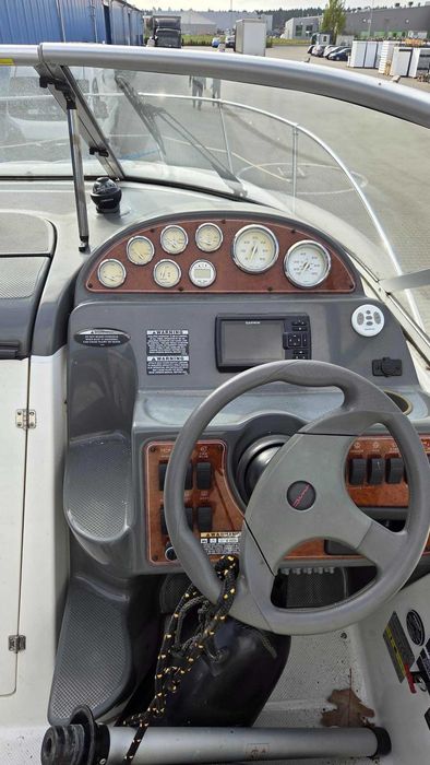Bayliner 245 Cruiser z przyczepą