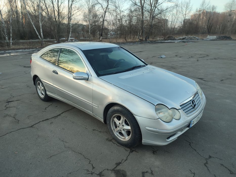 Мерс 2,0л бензин Механика  по технике отлично