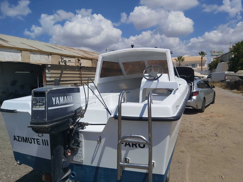 Barco Semi-Cabinado de 6 pessoas