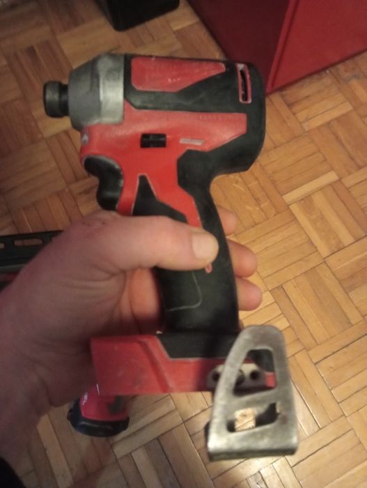 Gwoździarka + zakrętka Milwaukee + bateria sprawne