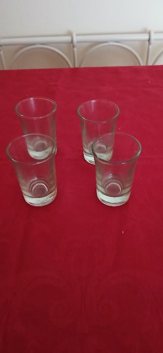Quatro copos de shot, novos