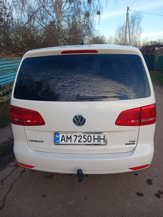 Продаю чудовий сімейний автомобіль який непотребує вкладень.